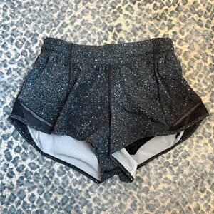 Lululemon Hotty Hot Shorts - 2.5in
